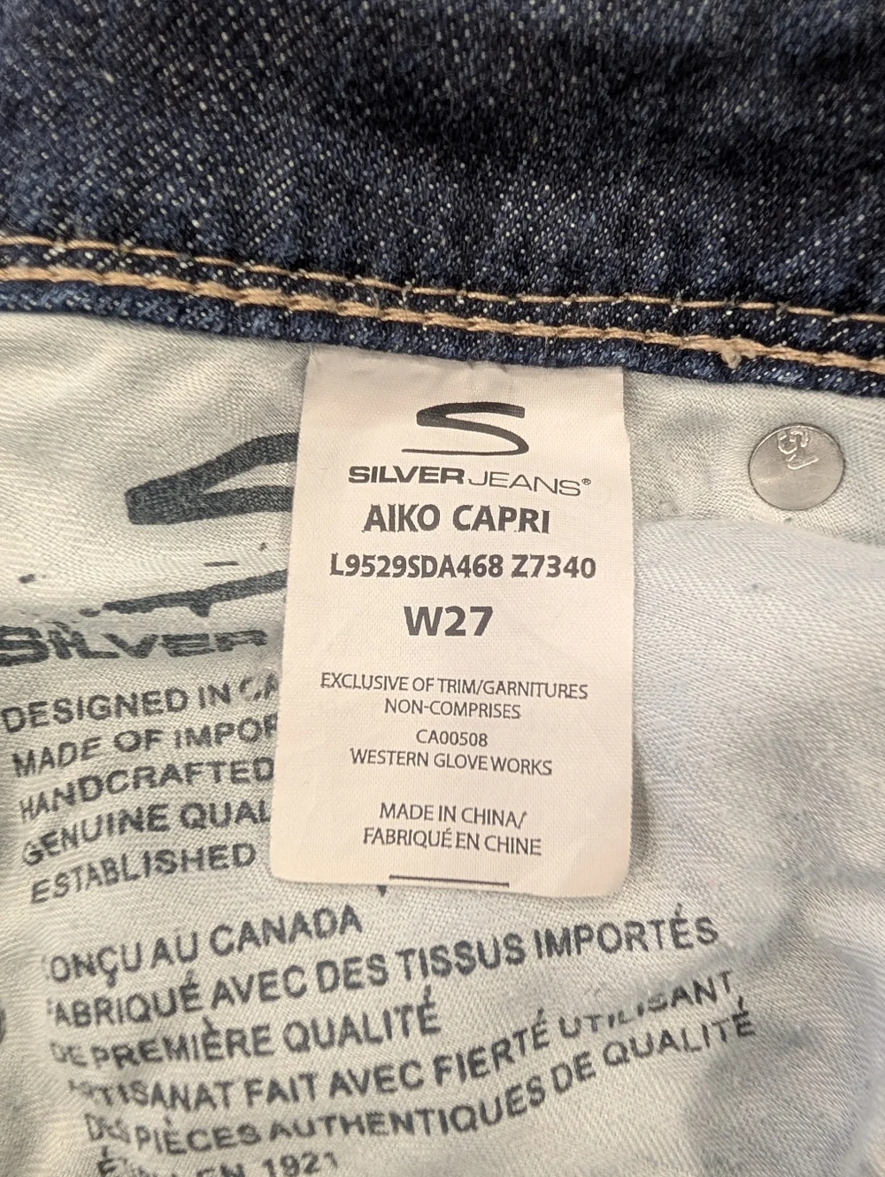 Vintage Y2K Silver Jeans Aiko Capri Distressed Cotton Jeans. W27